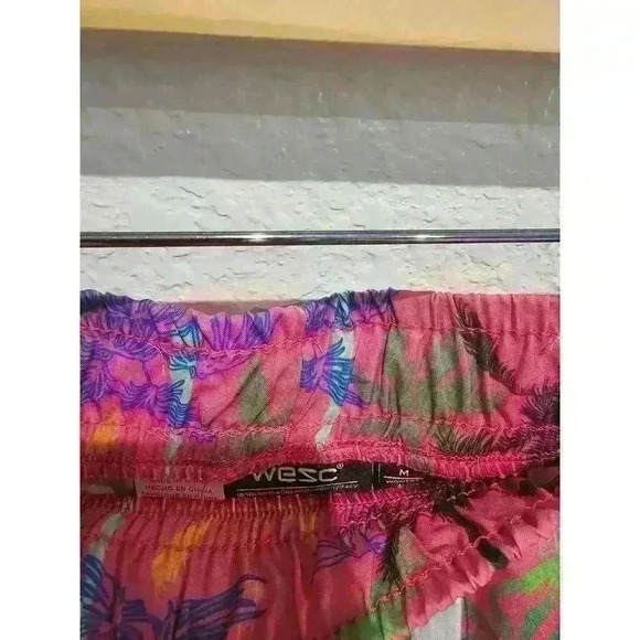 Wesc pink men's shorts sz medium - Picture 2 of 3